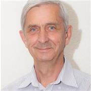 Profesor titulado superior en piano, lenguaje musical, armonía, análisis y orquestación